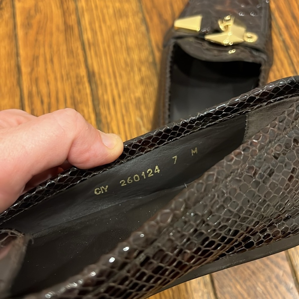 STUART WEITZMAN Crocodile Patent Leather Gold Mary Jane Buckle Loafers Size 7M - Picture 10 of 12
